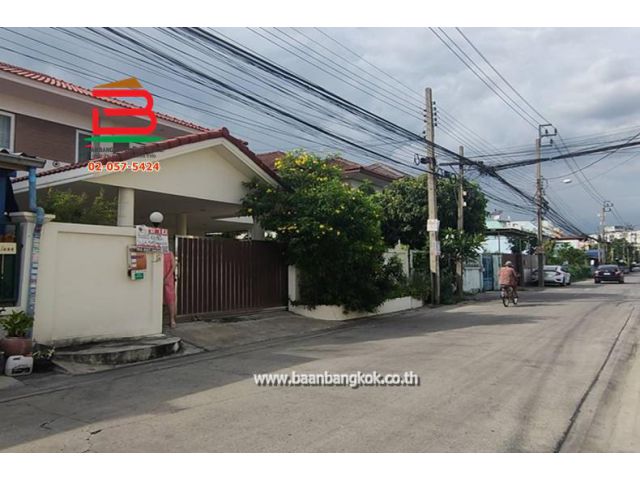 ที่ดินพร้อมบ้านเดี่ยว หมู่บ้าน ร่มเย็น พระยาสุเรนทร์ ซอย 9 เนื้อที่ 60 ตรว แขวงบางชัน เขตมีนบุรี จ.กรุงเทพมหานคร