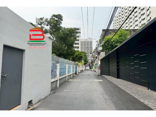 ที่ดิน ซอยสีลม 11 เนื้อที่ 230 ตรว. ใกล้มูลนิธิตระกูลหว่อง ถนนสีลม แขวงสาทร เขตบางรัก กรุงเทพมหานคร