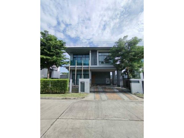 ขายบ้านเดี่ยวโครงการเศรษฐสิริ ศรีนครินทร์-พระราม 9 สภาพดีมาก หน้าบ้านไม่ชนหลังอื่น เดินทางสะดวก ใกล้โรงพยาบาลสมิติเวช-ศร