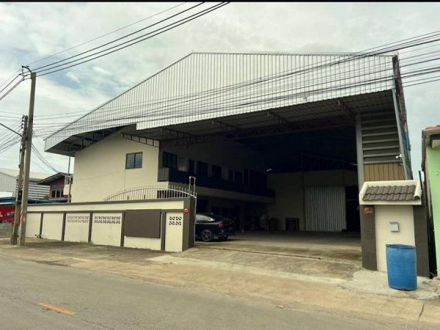 #ให้เช่าโกดังพร้อมออฟฟิตห้องพักคนงานพุทธมณฑลสาย5 ขนาดที่ดินขนาด 1ไร่ 76 ตรว ไฟฟ้า 3 เฟส. 30/100