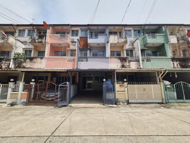 เช่า - บ้าน ทาวน์เฮาส์ 3 ชั้น หมู่บ้านเอกนคร (Ek Nakhon Village) ใกล้ 5 แยก วัชรพล (RAR2412-1776)