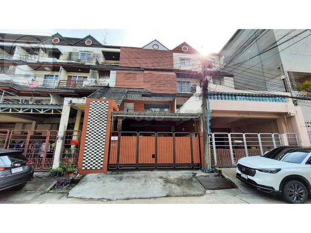 ขายทาวน์โฮม 4 ชั้น ตกแต่งพร้อมอยู่ ถนนพัฒนาการ44 เนื้อที่ 31.5 ตา