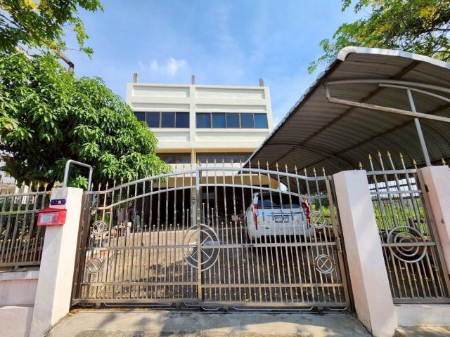ขายที่ดิน 278 ตร.วา พร้อมอาคารพาณิชย์ 3 ชั้น ติดถนนพระบรม ใกล้ซอย 123