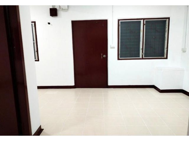 ขายห้องชุด บ้านเอื้ออาทร ลาดหลุมแก้ว เนื้อที่ 32 ตร.ม. ห้องสวย ทำเลดี