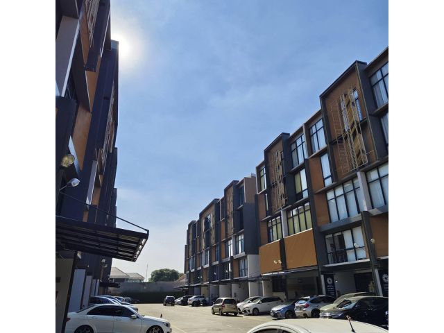 ให้เช่า โฮมออฟฟิศ 5 ชั้น  สไตล์ Modern Luxury Loft ขนาด 27 ตร.ว. พร้อมลิฟต์ส่วนตัว      (เดอะ ไพรด์ สุขุมวิท 77 อ่อนนุช