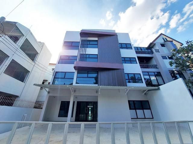 สำนักงาน 4 ชั้นมีลิฟท์  วิภาวดีรังสิต 17  มี 8 ห้องทำงาน