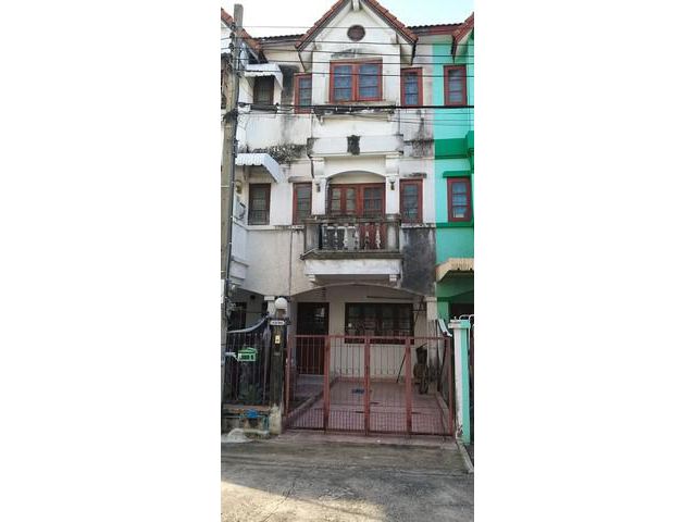 ขายทาวน์เฮ้า3ชั้น ถนนอิสระภาพซอย41 เข้าซอยเพียง160เมตร 0634211269