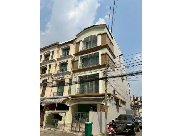 ให้เช่าบ้านกลางเมืองห้องมุมแยกรัชดา-ลาดพร้าว4 ชั้นใกล้MRTลาดพร้าว