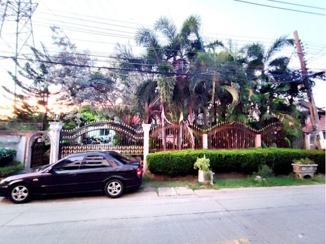 ขายบ้านพร้อมที่ดิน ซอยประชาชื่นนนทบุรี8 เข้าออกได้หลายทางห่าง The mall งามวงศ์วาน 700 ม.