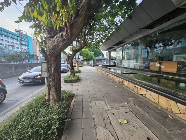 ขายที่ดินติดถนนรัชดาแถมสิ่งปลูกสร้าง ที่ดินใกล้ mrt สุทธิสาร 200