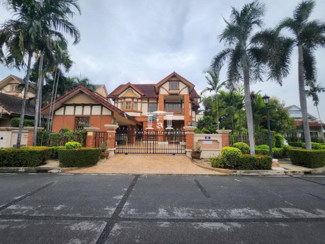บ้านหรู ติดสวนในโครงการ หมู่บ้านพฤกษ์ภิรมย์ สาทร-ราชพฤกษ์ ใกล้ถนนราชพฤกษ์เพียง 180 ม.