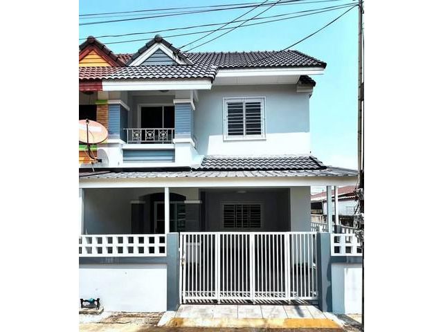 ขายบ้านดีบ้านสวยถือกระเป๋าพร้อมเข้าอยู่ หมู่บ้านโชติกา