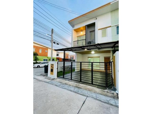 ขายทาวน์โฮมหลังมุม รีโนเวทใหม่ มบ.เดอะไพร์ซ ศรีราชา