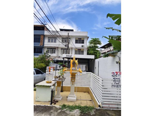 ขายทาวน์เฮ้าส์ 3ชั้น ซอยลาดพร้าว 1 แยก 3 ใกล้ห้างยูเนี่ยนมอลล์,MRT พหลโยธิน และBTS เซ็นทรัลลาดพร้าว