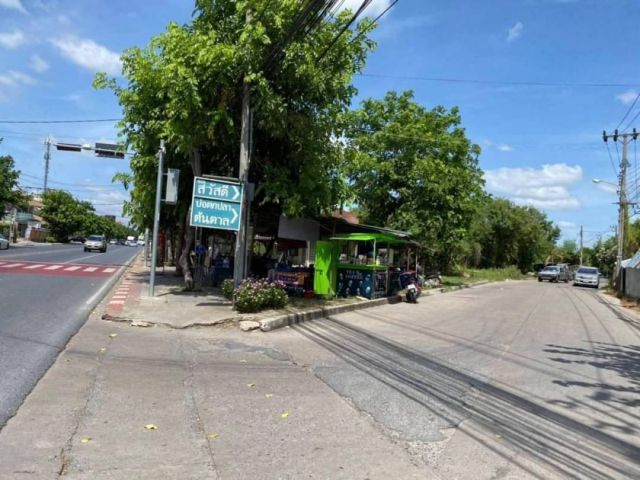 ขายที่ดินใน ซอยสุขาภิบาล 65 จากปากซอยเพียง 700 เมตร  เนื้อที่ 559 ตรว.