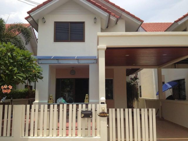 ขายบ้านเดี่ยว 2 ชั้น พิกัด : หมู่บ้านโฮมทาวน์ ศรีราชา บ้านสำหรับการลงทุน ขายพร้อมผู้เช่า