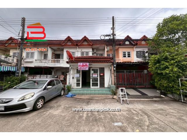 ทาวน์เฮาส์ หมู่บ้าน ฉัตรณรงค์วิลล่า 4 (ซอยเปียร์นนท์) เนื้อที่ 16 ตรว. ถ.ลำลูกกา คลอง3 ต.คูคต อ.ลำลูกกา จ.ปทุมธานี