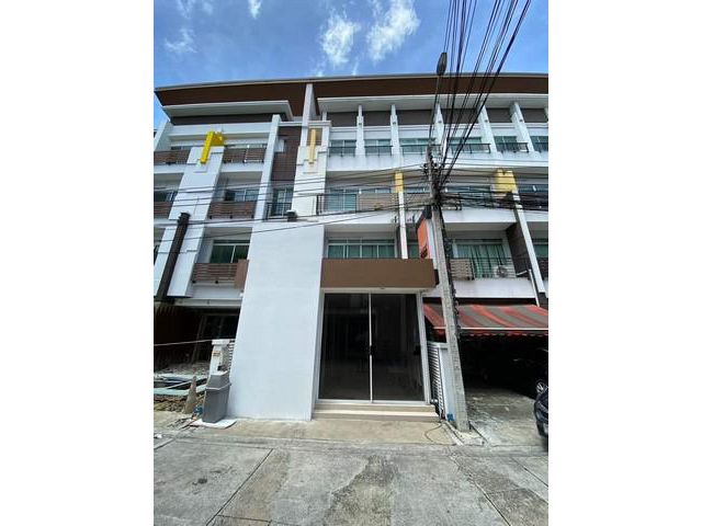 โครงการบิสทาวน์ ลาดพร้าว  พร้อมเฟอร์นิเจอร์ ใกล้สถานีรถไฟฟ้า
