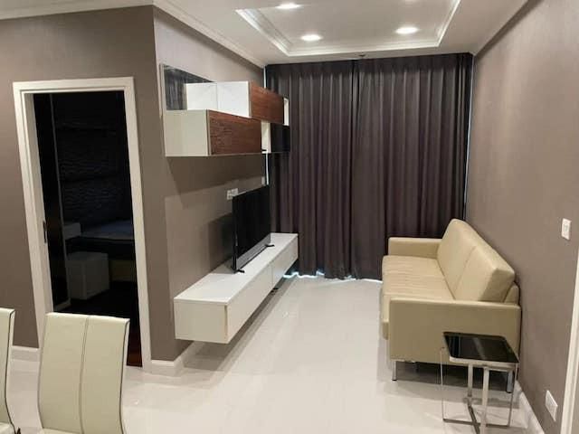 Metropolis Samrong safe clean