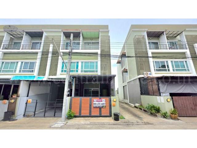 P1 ทาวน์โฮม 3 ชั้น นลิน อเวนิว 3 รามคำแหง หลังมุม