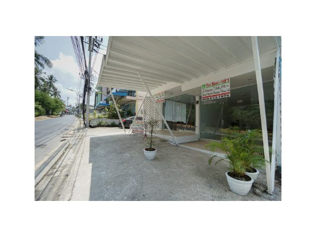 3-Storey Townhouse 4 Beds 5 Baths Location near Central Samui