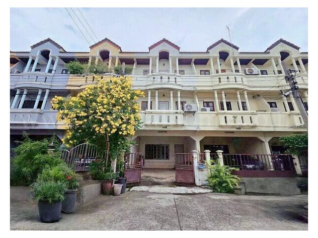 ทาวน์โฮม 3 ชั้น สำเร็จพัฒนา - ซอยวัดศรีประวัติ บางกรวย นนทบุรี