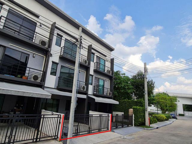 ขายทาวน์โฮม 3 ชั้น หมู่บ้านบ้านกลางเมือง ราชพฤกษ์ - รัตนาธิเบศร์ ทำเลดี เดินทางสะดวก ใกล้รถไฟฟ้า MRT บางรักใหญ่