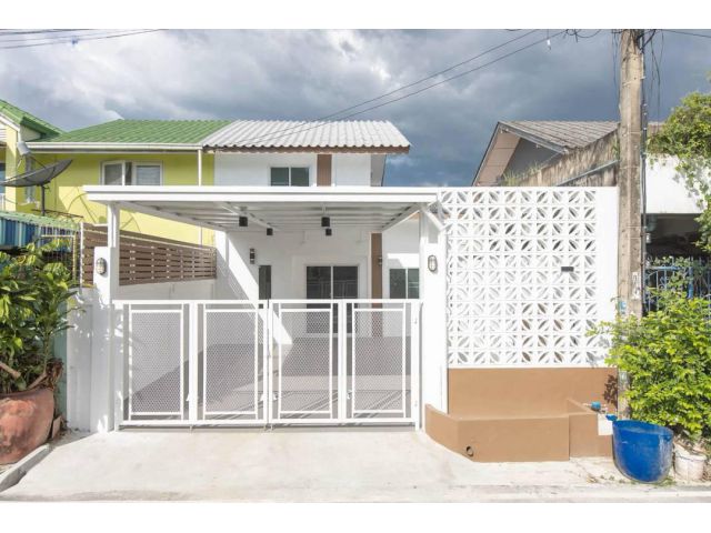 ขาย บ้านแฝด พร้อมอยู่ หมู่บ้าน รัตนาธิเบศร์ บางใหญ่