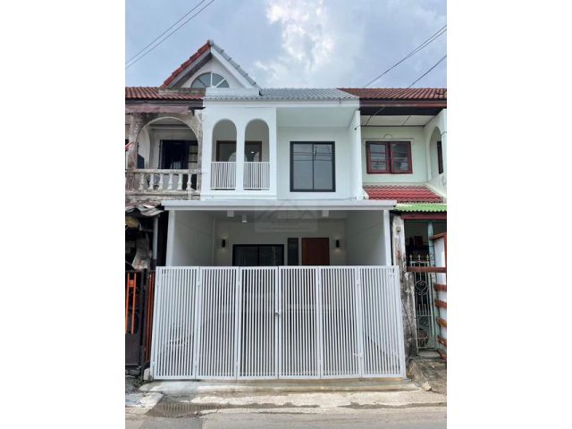 ขายทาวน์เฮาส์ 2 ชั้น 22 ตรว. นวมินทร์ 111 รีโนเวทใหม่สวย บ้านหันท