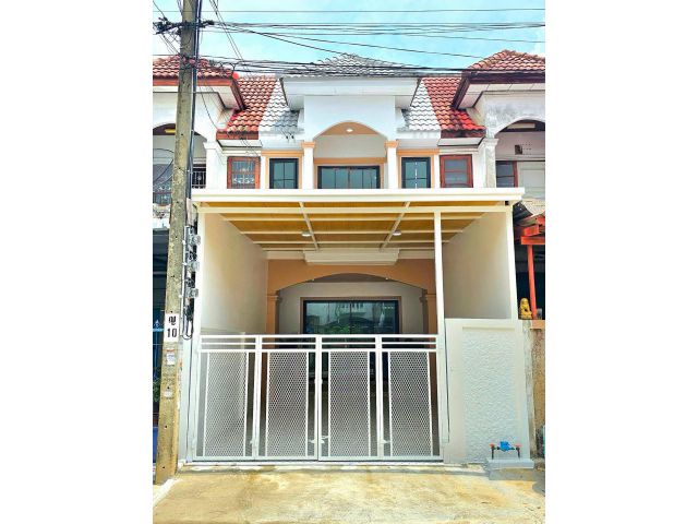 หมู่บ้านชรุ่งเรือง