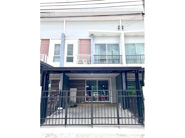 ขายทาวน์โฮม ต่อเติมโรงจอดรถหน้าบ้านแล้ว ซอยต้นโครงการ บ้านรีโนเวทใหม่ พร้อมอยู่
