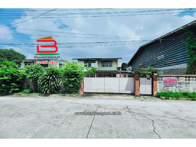 ที่ดินพร้อมบ้าน ซอยงามวงศ์วาน 9 แยก 11 เนื้อที่ 107 ตารางวา ตำบลบางกระสอ อำเภอเมืองนนทบุรี จังหวัดนนทบุรี