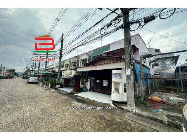 ทาวน์เฮาส์ หมู่บ้าน ทองสถิตย์วิลล่า 6 เนื้อที่ 23.8 ตร.ว ซอยสายไหม 78 แขวงสายไหม เขตบางเขน กรุงเทพมหานคร