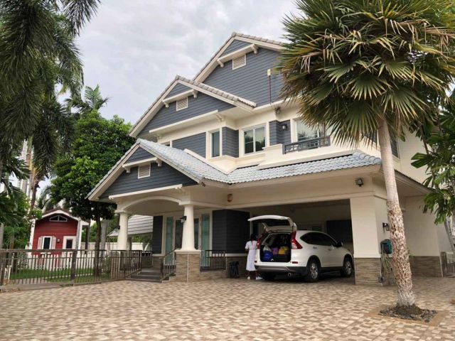 Pool villa Sriracha บ้านเดี่ยวพูลวิลล่า หมู่บ้านไทยบุรี ส่วนตัว เงียบสงบ ปลอดภัย