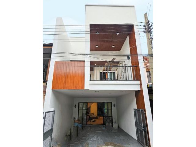 ขายทาวน์เฮ้าส์ 2ชั้่น มบ.อยู่เจริญ ดอนเมือง  ติดถนนวิภาวดีรังสิต3