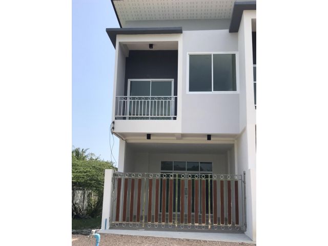 3-Bedroom Townhome in Mueang Rayong District
