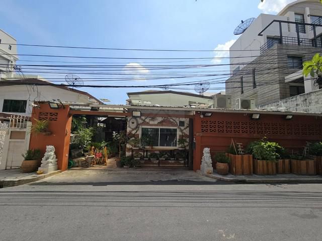ขายที่ดินพร้อมบ้านเดี่ยว 2 ชั้น 65 ตรว. นราธิวาส10 ใกล้ BTSเซนต์ห