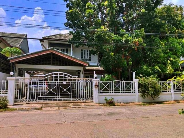 บ้านเดี่ยว 2 ชั้น พื้นที่กว้าง 82 ตร.ว. โครงการดิเอมเมอรัลด์ พาร์ค 2 บางบัวทอง นนทบุรี ทำเลดี บรรยากาศร่มรื่น เดินทางสะด