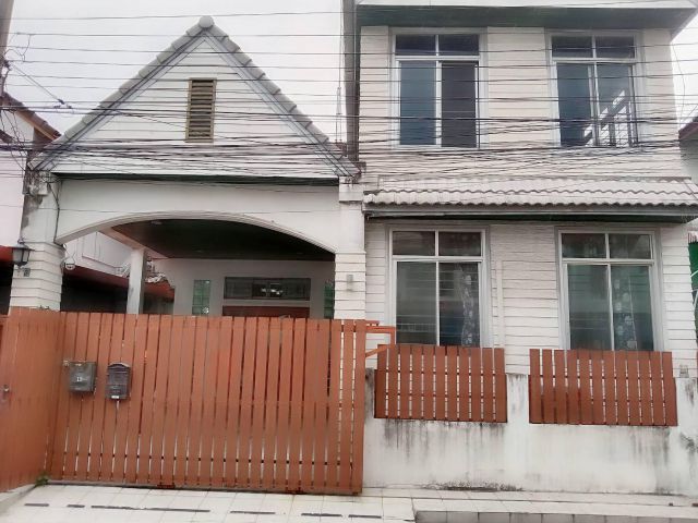ขายบ้านแฝดสไตล์บ้านเดี่ยว หมู่บ้านสีฟ้า ซอยลาดพร้าว 101 (แยก33) ก