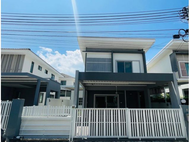 ขายบ้านแฝดสไตล์บ้านเดี่ยว รีโนเวทใหม่สวย ไลฟ์อินเดอะการ์เด้นสวนเสือ ศรีราชา