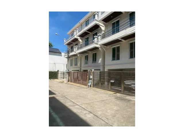 ขายบ้าน 4 ชั้น ขนาด 30.8 ตร.ว. ในซอยอารีย์สัมพันธ์ 3 ใกล้โรงพยาบาลพระมงกุฎเกล้า