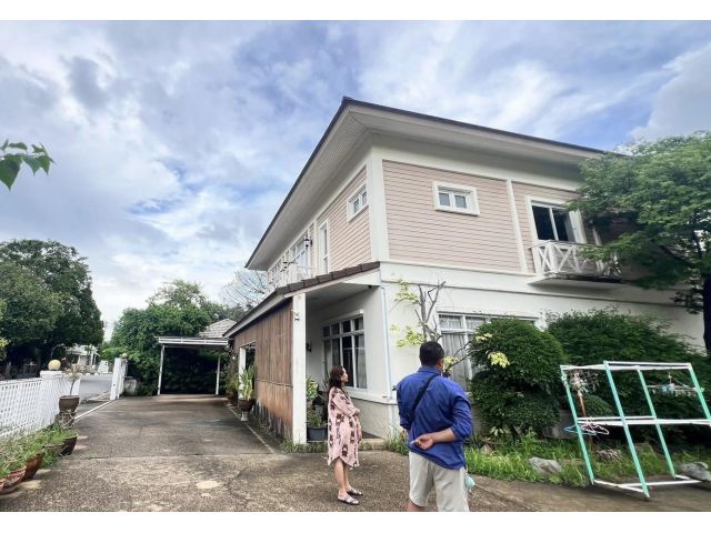 บ้านพร้อมที่ดินหมู่บ้านบางแสนมหานคร 320 ตรว. ขาย 40ล้าน ต.แสนสุข อ.เมือง จ.ชลบุรี  บ้านหลังใหญ่2ชั้น