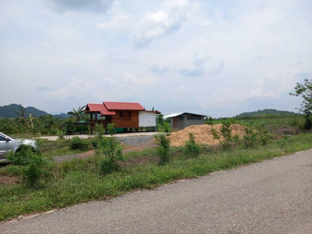 ที่ดินทำเลดี กลางหมู่บ้านศรีรักษา