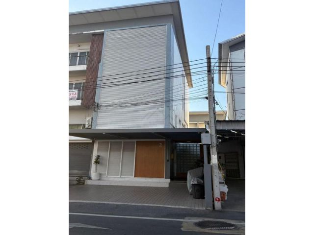 ขายทาวน์โฮม 3.5 ชั้น 4 ห้องนอน ลาดพร้าว 71 นาคนิวาส 27 ตกแต่งอย่า
