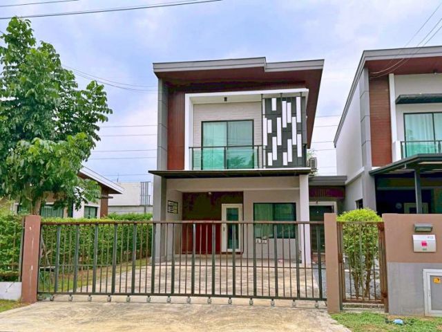 ขายบ้านแฝดสไตล์บ้านเดี่ยว หมู่บ้านเดอะแพลนท์ รังสิต – คลองสอง ปทุมธานี  บ้านใหม่ สภาพดี แถมเฟอร์นิเจอร์ทั้งหลัง พร้อมอยู