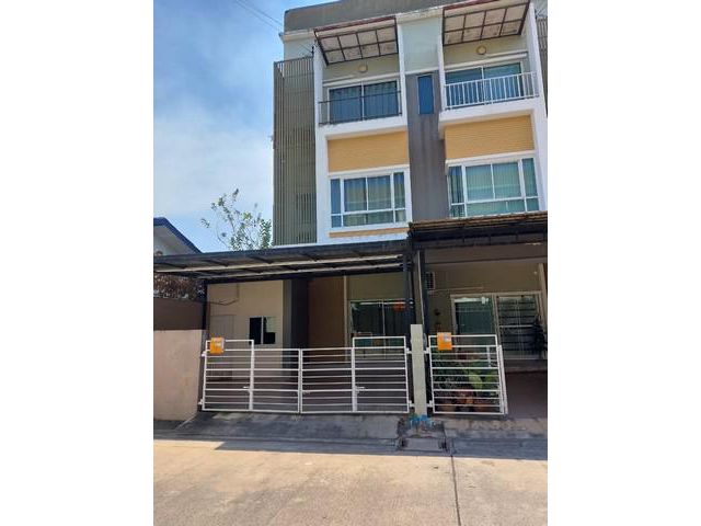 ปล่อยเช่าทาวน์เฮ้านริน2 รามคำแหง144 บ้านหลังม ใกล้สถานีรถไฟฟ้าสีส