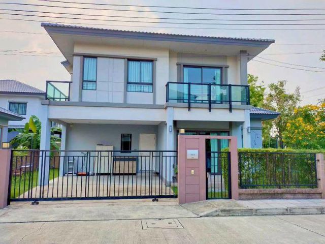 ให้เช่าบ้าน หมู่บ้านภัสสร ธูปะเตมีย์ 4 ห้องนอน 3 ห้องน้ำ