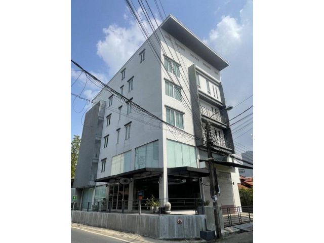 ให้เช่าอาคาร 4.5 ชั้น 900 ตรม. ระราม 9 ซอย 43 ใกล้เดอะไนน์ ใกล้ทา