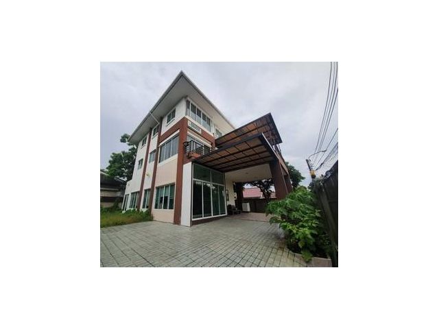 3 ชั้น เกษตร -นวมินทร์ ซอย 7 ขนาด 4 ห้องนอน 5 ห้องน้ำ