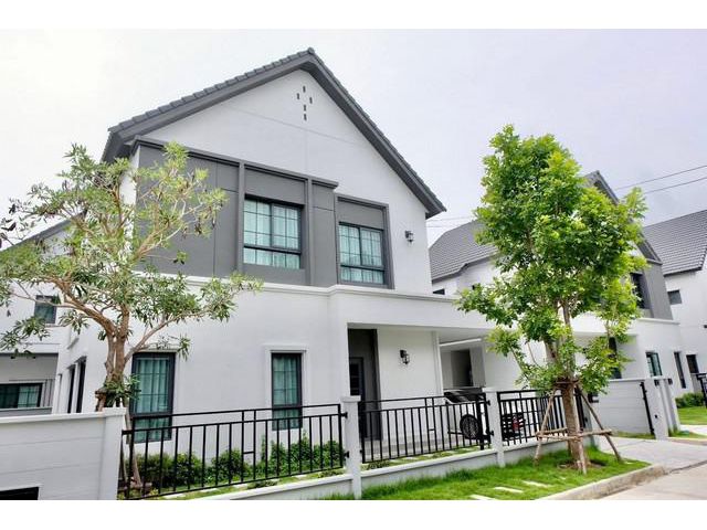 ขาย บ้านเดี่ยว หลังใหม่ พื้นที่สวนขนาดใหญ่ เซนโทร บางนา